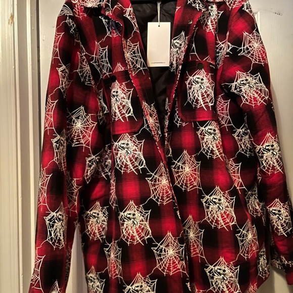 Gifts of Fortune - Red widow Flannel - Picture 2 of 5